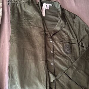 Brand New Victoria’s Secret Sleepwear Set – Size Medium